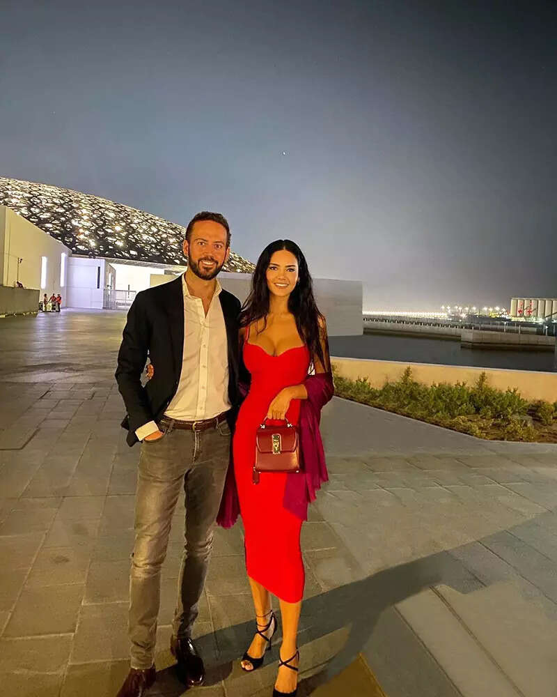 These pictures of Esha Gupta flaunting a huge ring spark engagement rumours