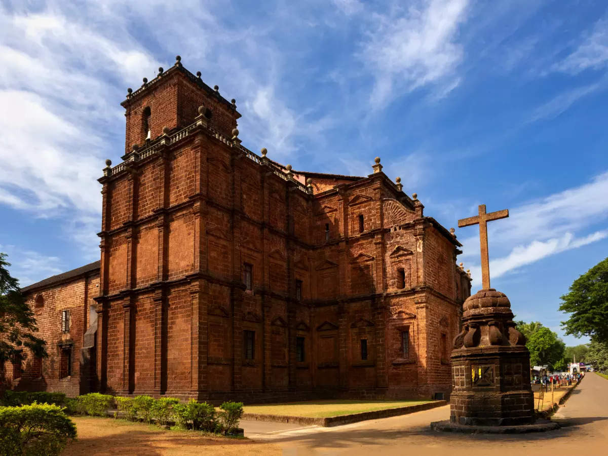 places to visit in goa basilica of bom jesus
