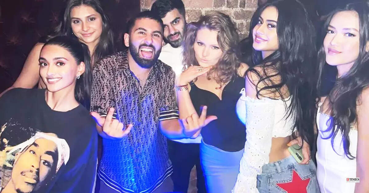 Fun-filled pictures of Nysa Devgan with her friends will make you miss your gang