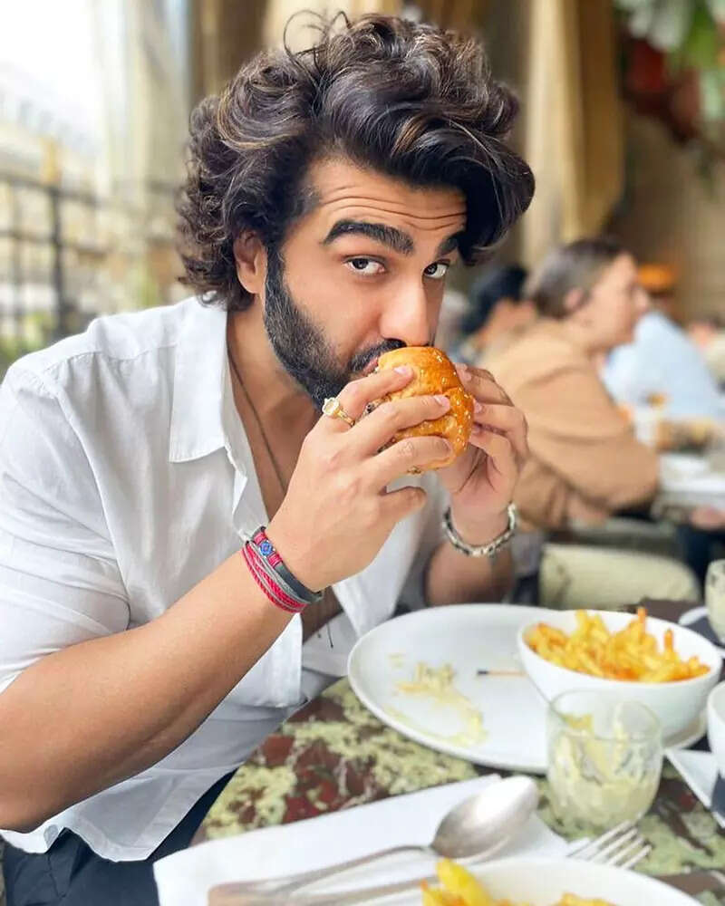 This lovely selfie of Arjun Kapoor with &lsquo;Shopaholic&rsquo; ladylove Malaika Arora you just can&rsquo;t miss