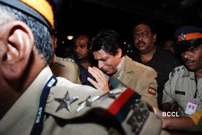 Shiv Sena slams SRK, again!