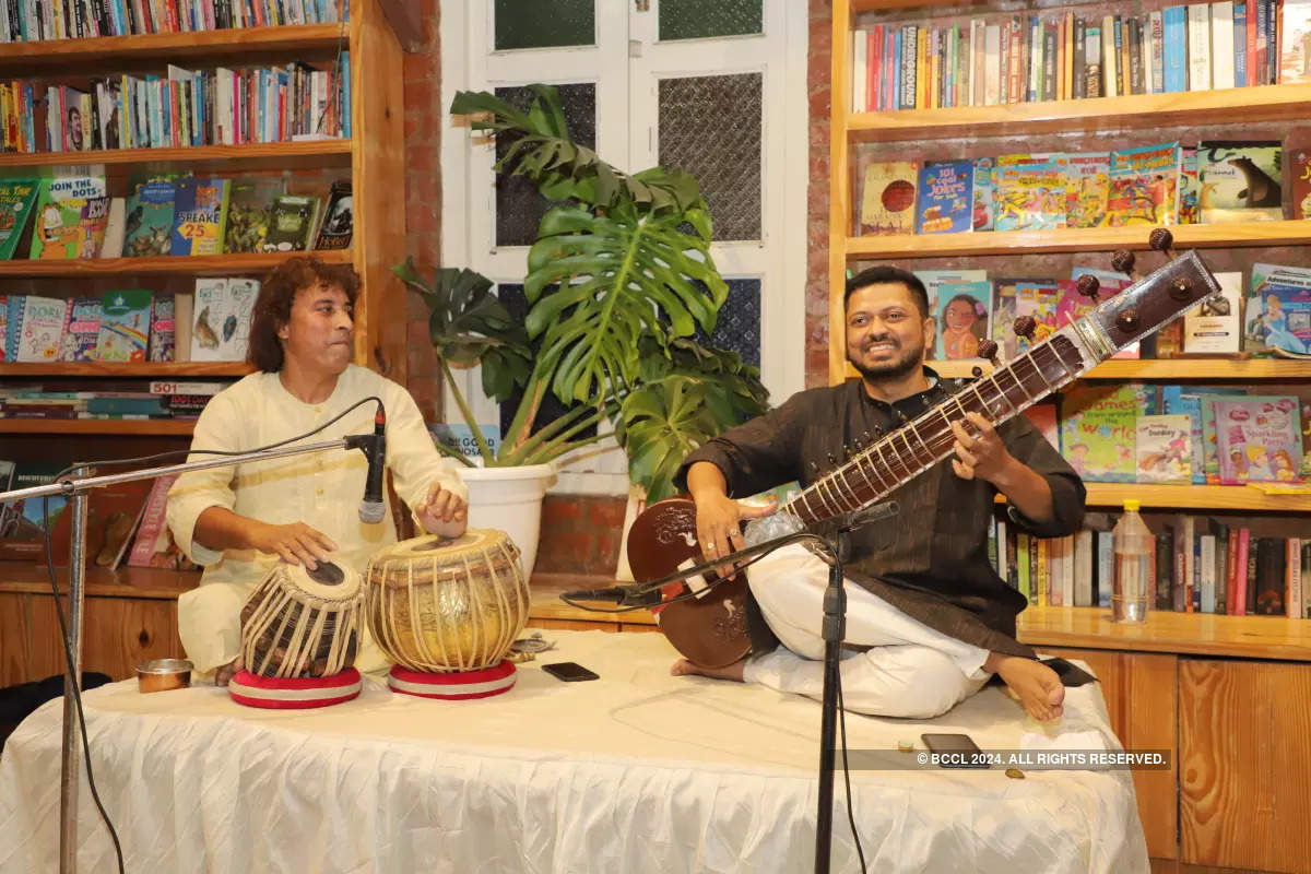 Lucknowites gave a standing ovation to this sitar recital
