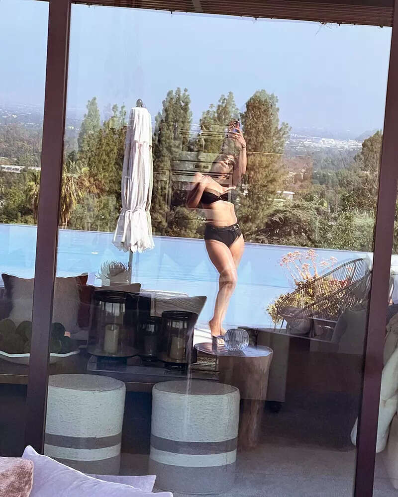 This adorable picture of Priyanka Chopra with little Malti from her fun outing is winning the internet