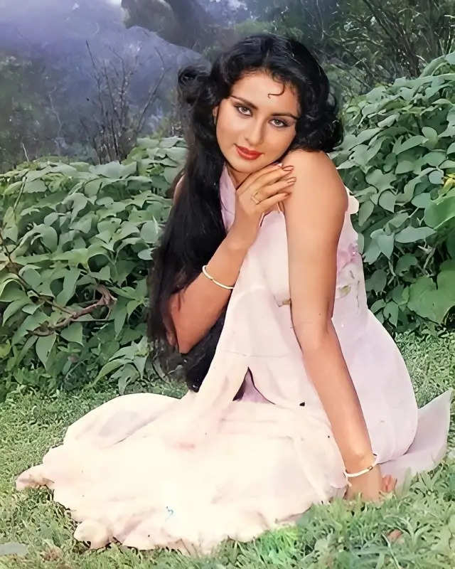 Poonam Dhillon Young