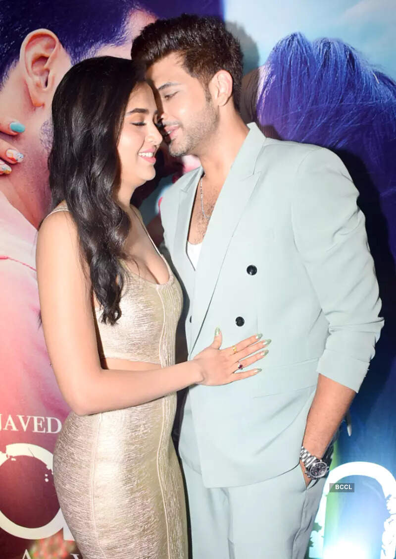Karan Kundrra and Tejasswi Prakash paint the town red with their crackling chemistry at the launch of Baarish Ayi Hain