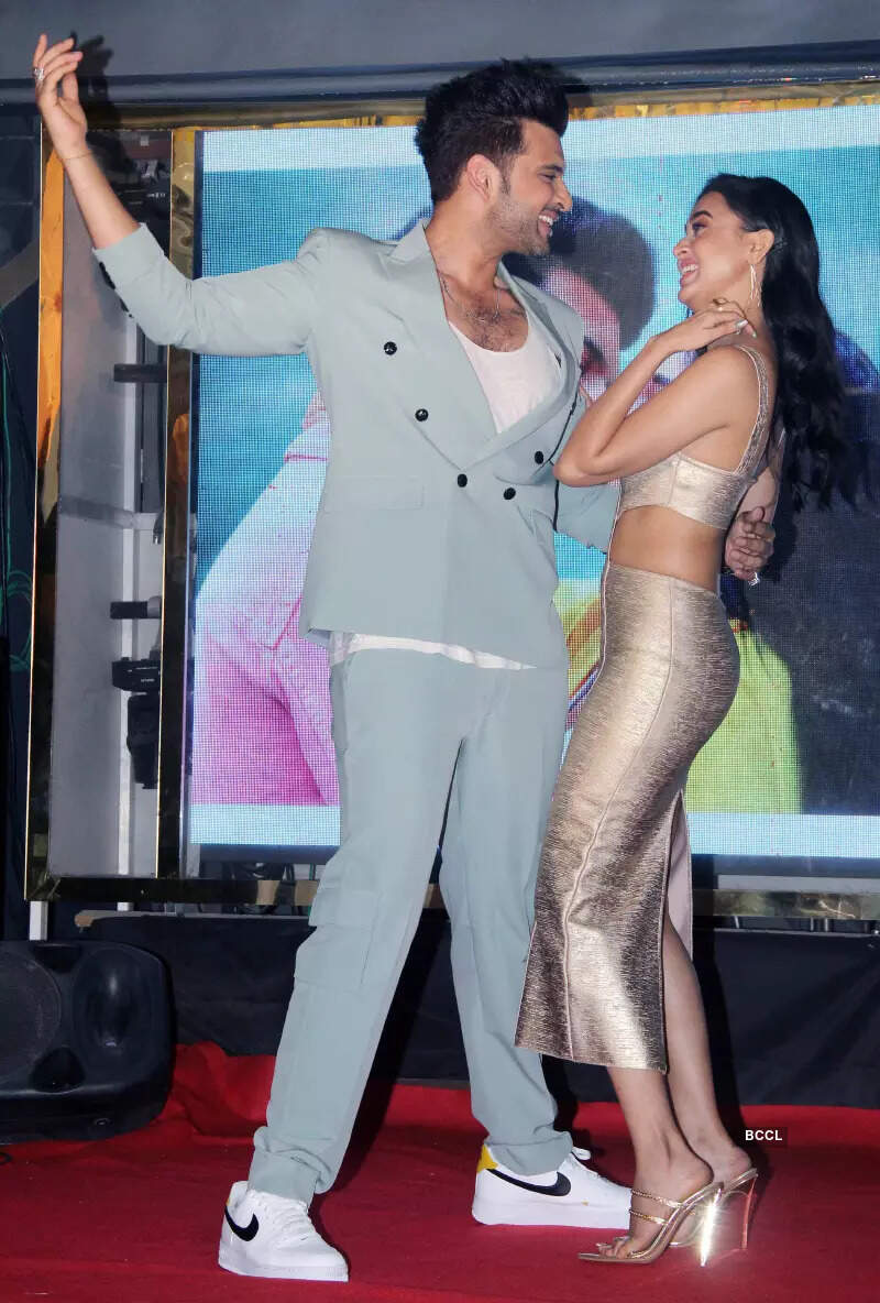 Karan Kundrra and Tejasswi Prakash paint the town red with their crackling chemistry at the launch of Baarish Ayi Hain