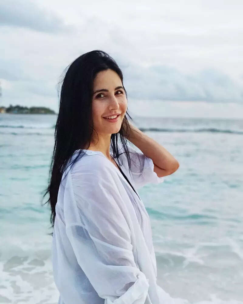 This mushy picture of Katrina Kaif and Vicky Kaushal from their beach vacation screams love