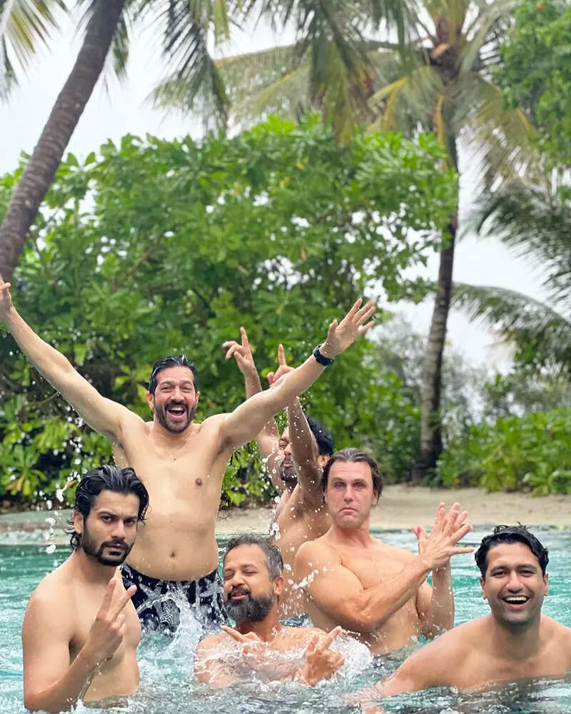 This mushy picture of Katrina Kaif and Vicky Kaushal from their beach vacation screams love