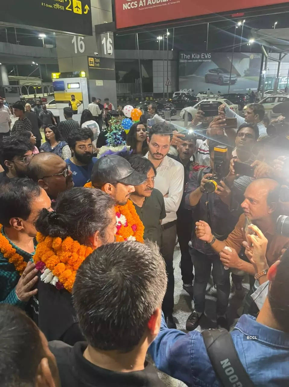 Pratik Gauri & Prateek Dwivedi get a warm welcome at the Delhi airport as their Web3 startup attains the unicorn status