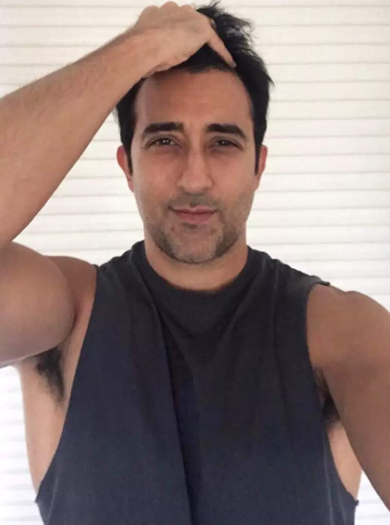 This picture of Rahul Khanna takes the internet by storm