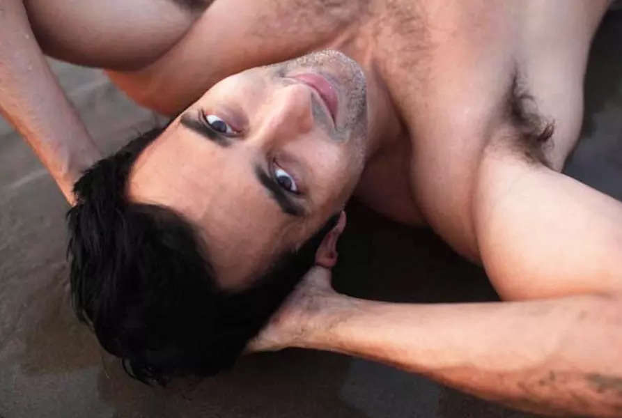 This picture of Rahul Khanna takes the internet by storm