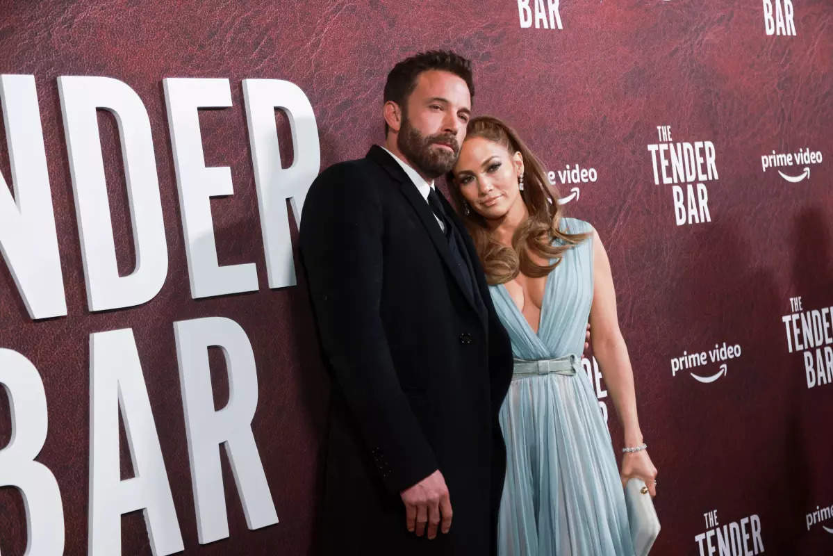 Dreamy wedding pictures of Jennifer Lopez and Ben Affleck from Vegas go viral!