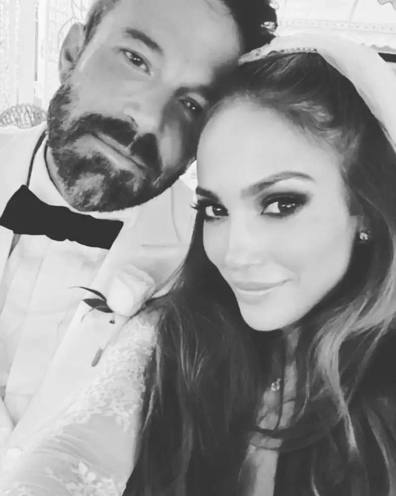 Dreamy wedding pictures of Jennifer Lopez and Ben Affleck from Vegas go viral!