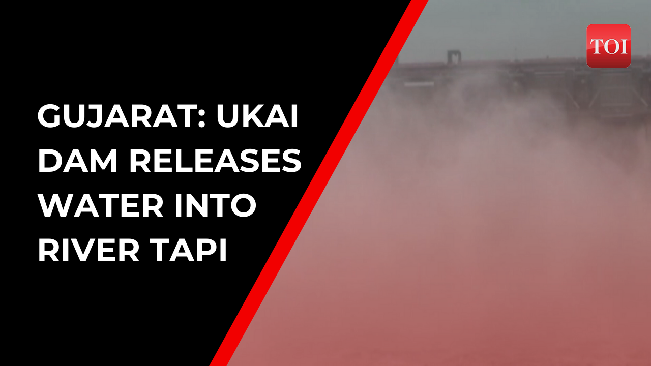 Gujarat: Ukai Dam releases water in River Tapi