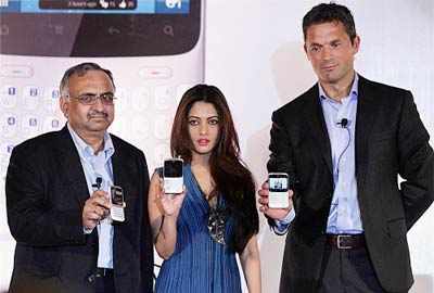 Riya Sen launches new HTC phone