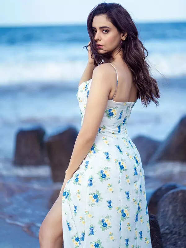 <BR> sets the temperature soaring with these pictures!