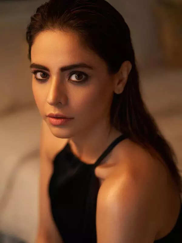 <BR> sets the temperature soaring with these pictures!