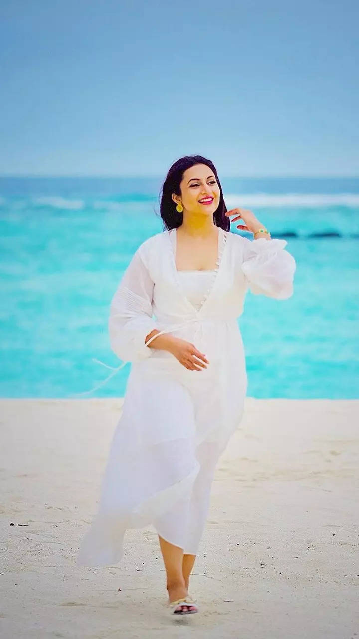 Divyanka Tripathi's Maldives travel pictures will make you ask for more!