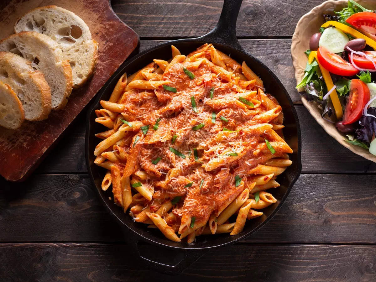 How to make the perfect Red, White and Pink Sauce for your Pasta | The  Times of India