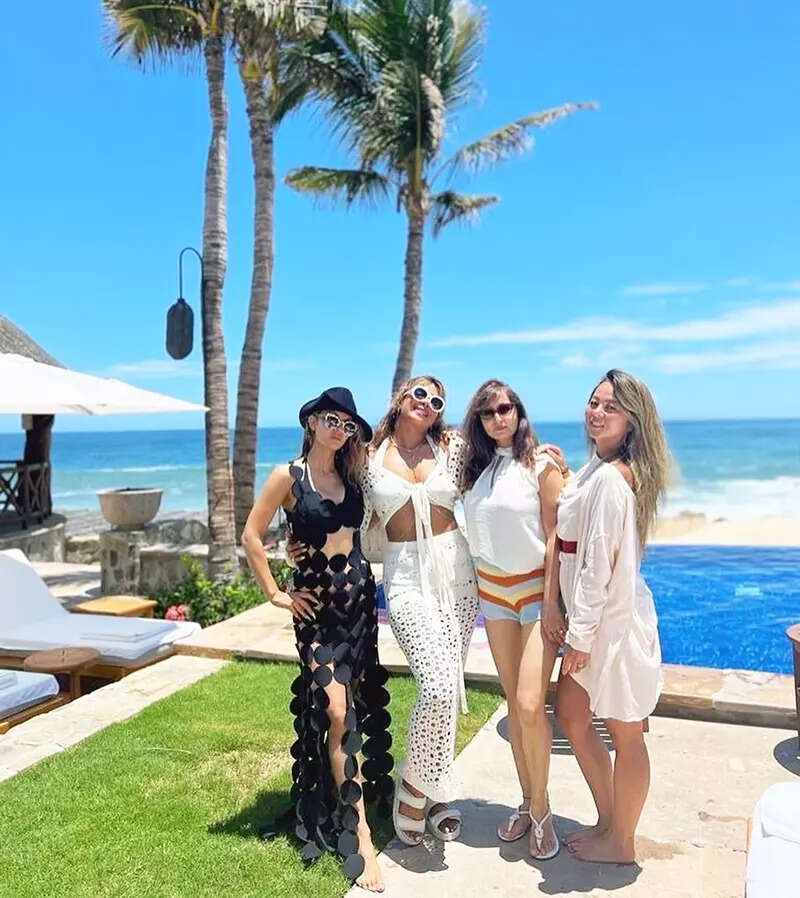 Unseen pictures from Priyanka Chopra's beachside birthday with Nick Jonas, Parineeti Chopra & BFFs