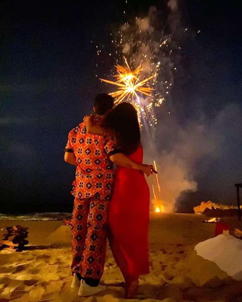 Unseen pictures from Priyanka Chopra's beachside birthday with Nick Jonas, Parineeti Chopra & BFFs