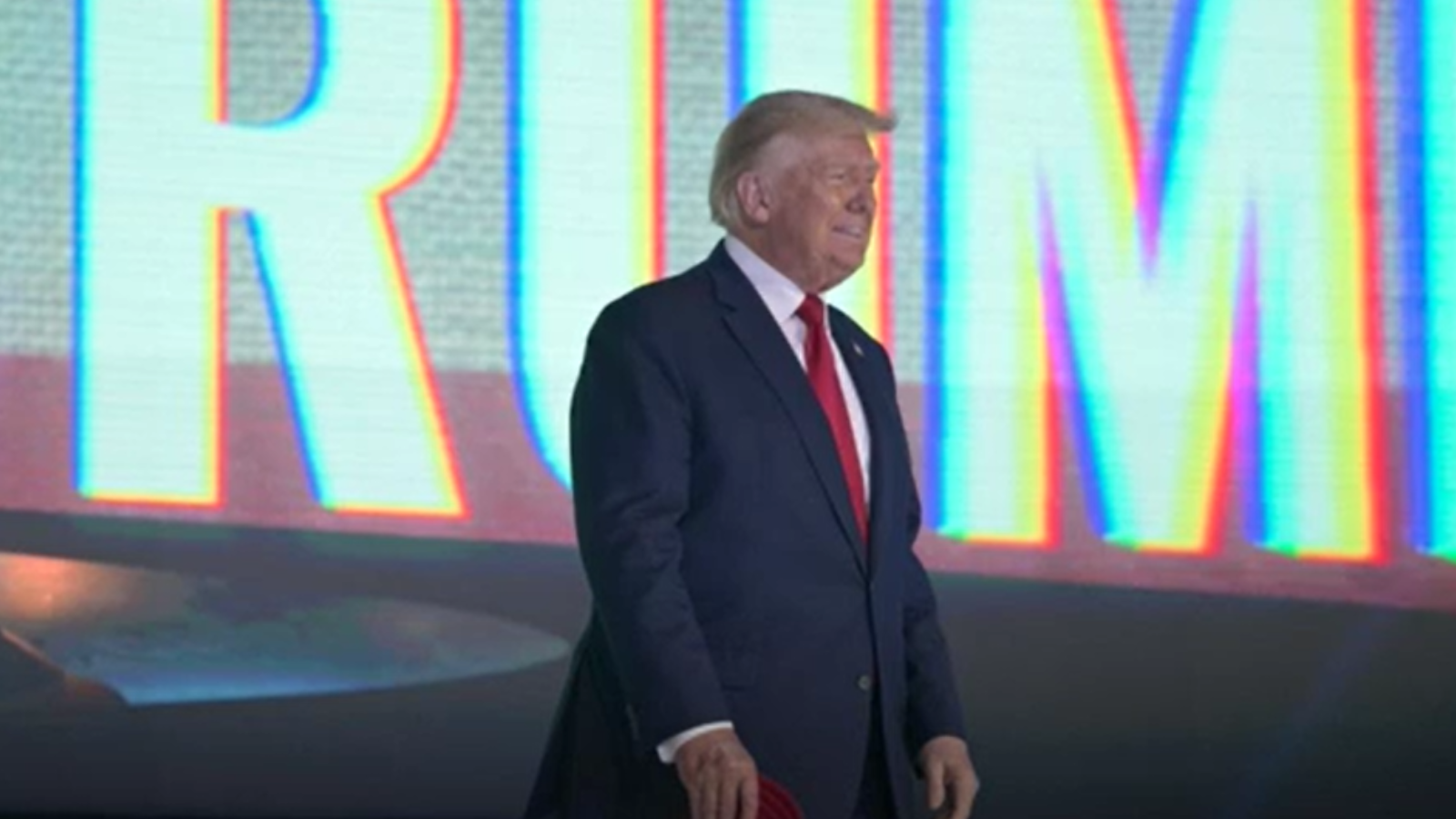 Trump set for controversial return to Washington