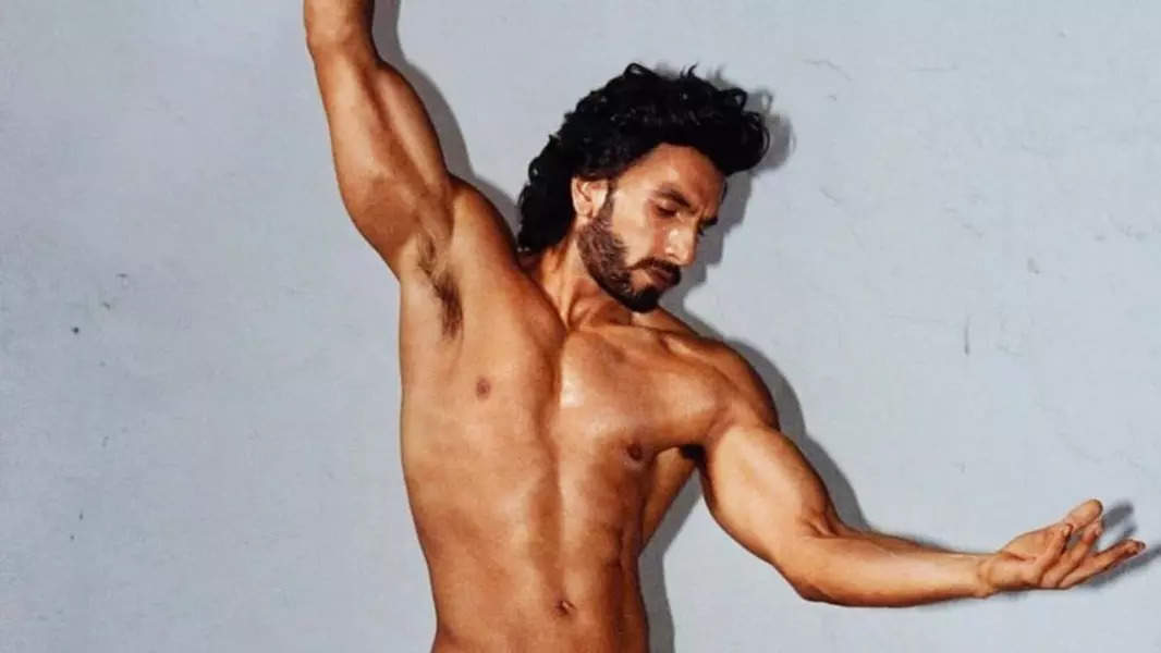 Pictures of Ranveer Singh trend after FIR gets filed against him for his viral photoshoot