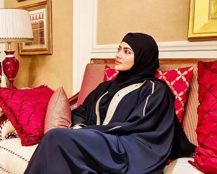 Pictures of Sana Khan wearing a hijab go viral; actress opens up about depression and quitting showbiz