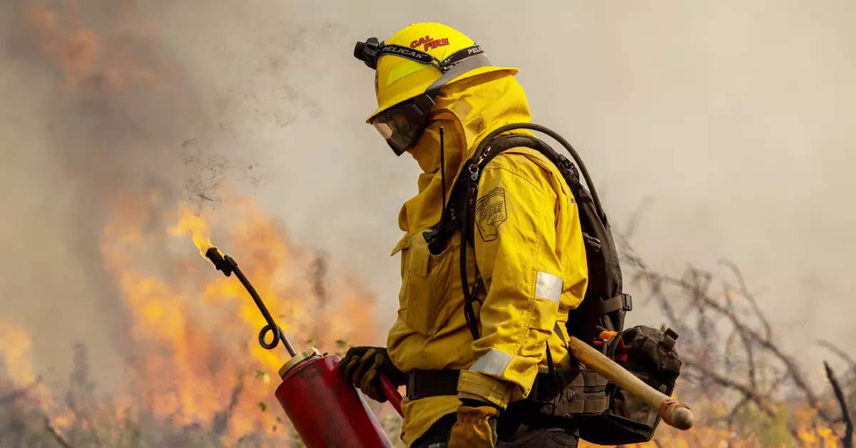 Massive California wildfire burns cars, homes and 18,000-acre jungles to ashes; see pics