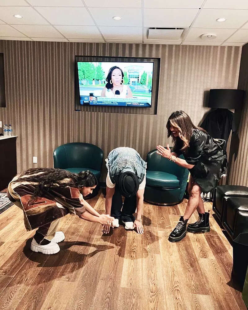 Post attending concert, Priyanka Chopra shares fun-filled pictures with Diljit Dosanjh & bestie Lilly Singh