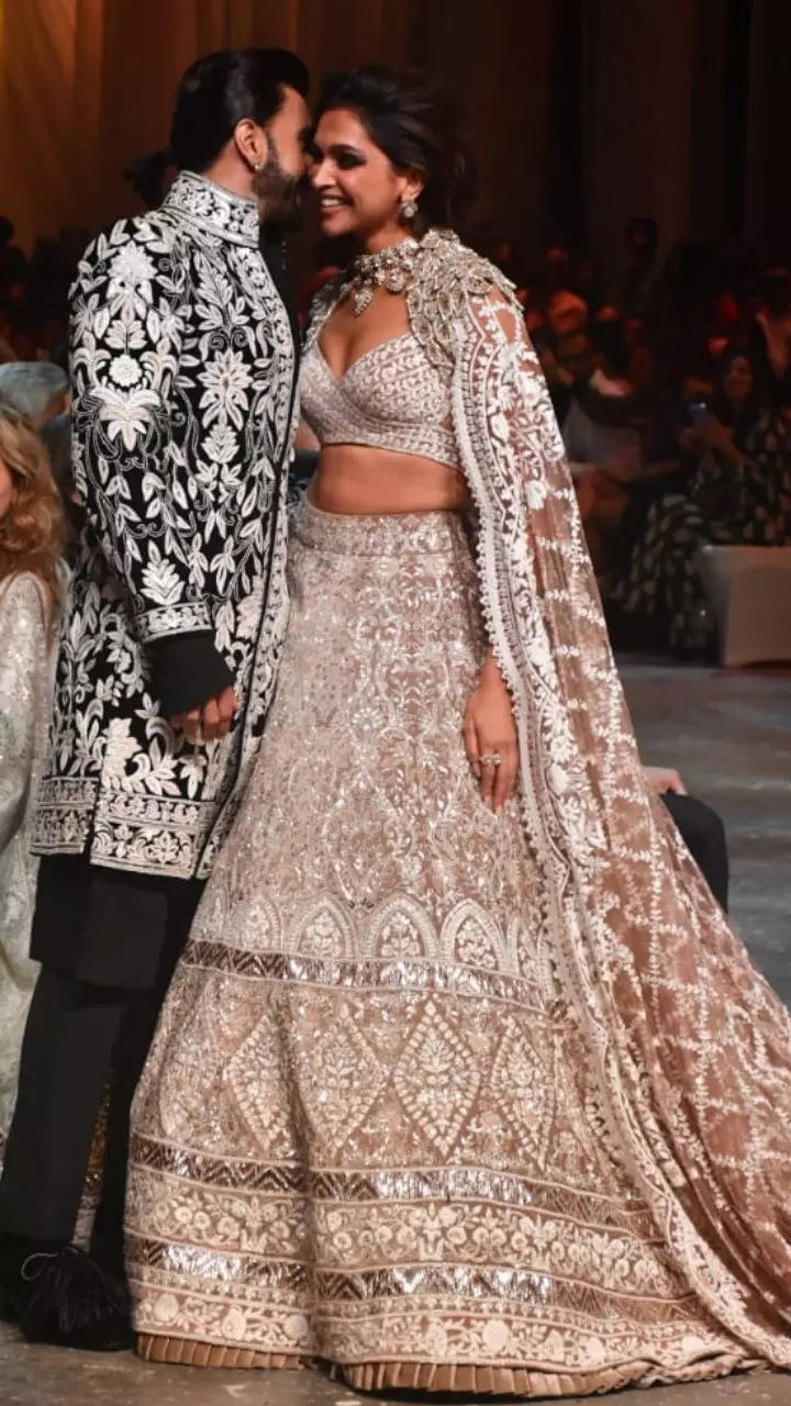 Deepika on sale padukone ghagra