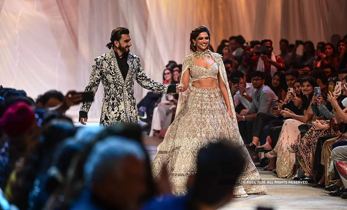Deepika Padukone And Ranveer Singh Look Like Royals In Runway