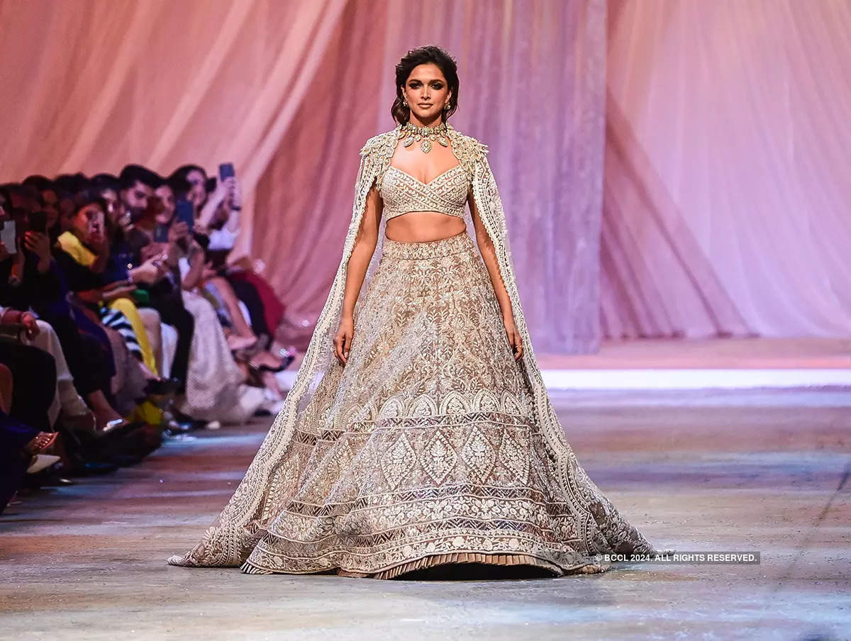 Ranveer Singh & Deepika Padukone walk the ramp for Bollywood designer Manish Malhotra