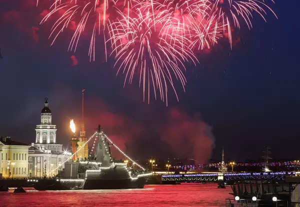 40 spectacular images from Russian Navy Day celebrations