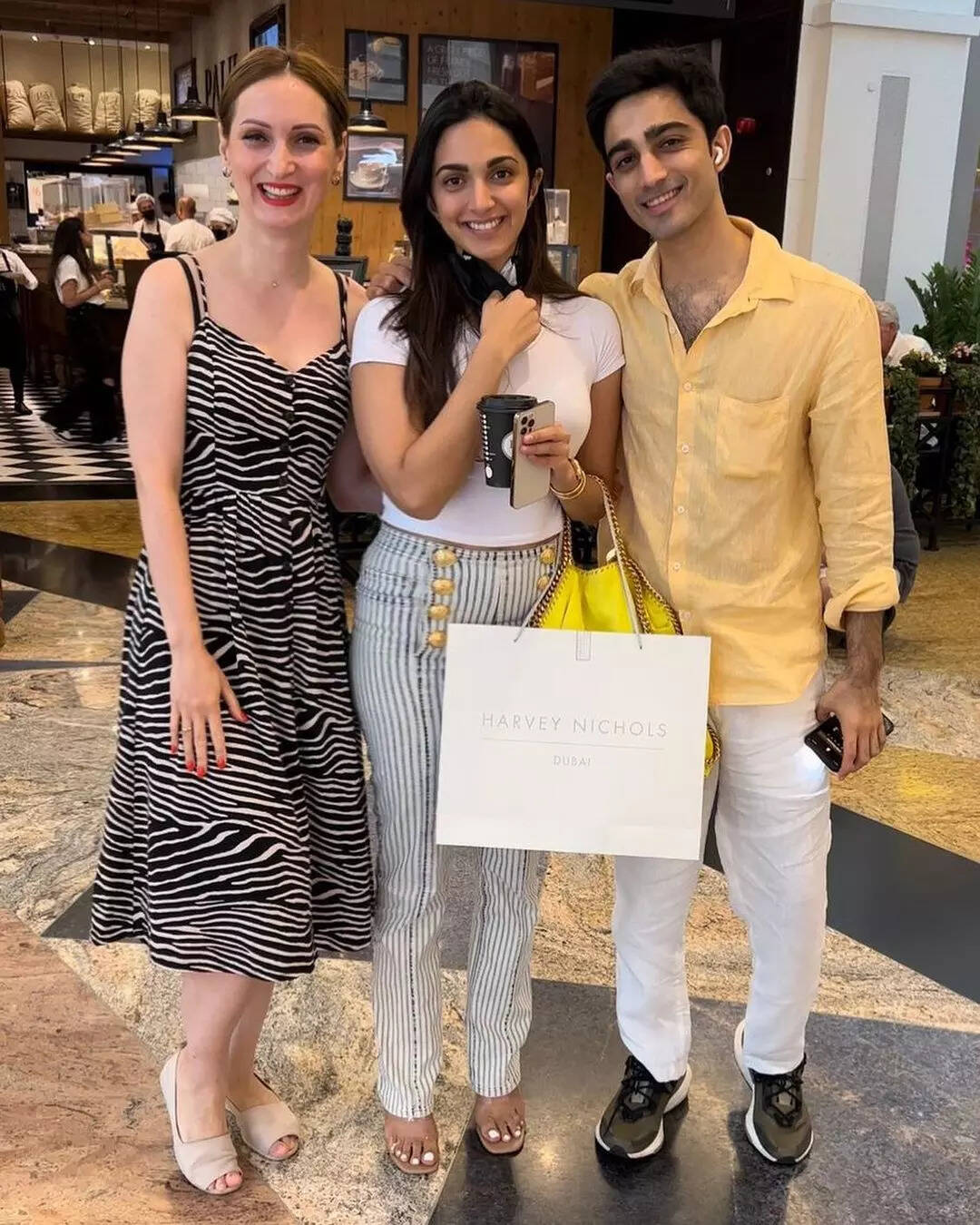 Kiara Advani va de compras con el presunto novio Sidharth Malhotra y su hermano Mishaal en Dubai – ver fotos virales |  Noticias de cine hindi