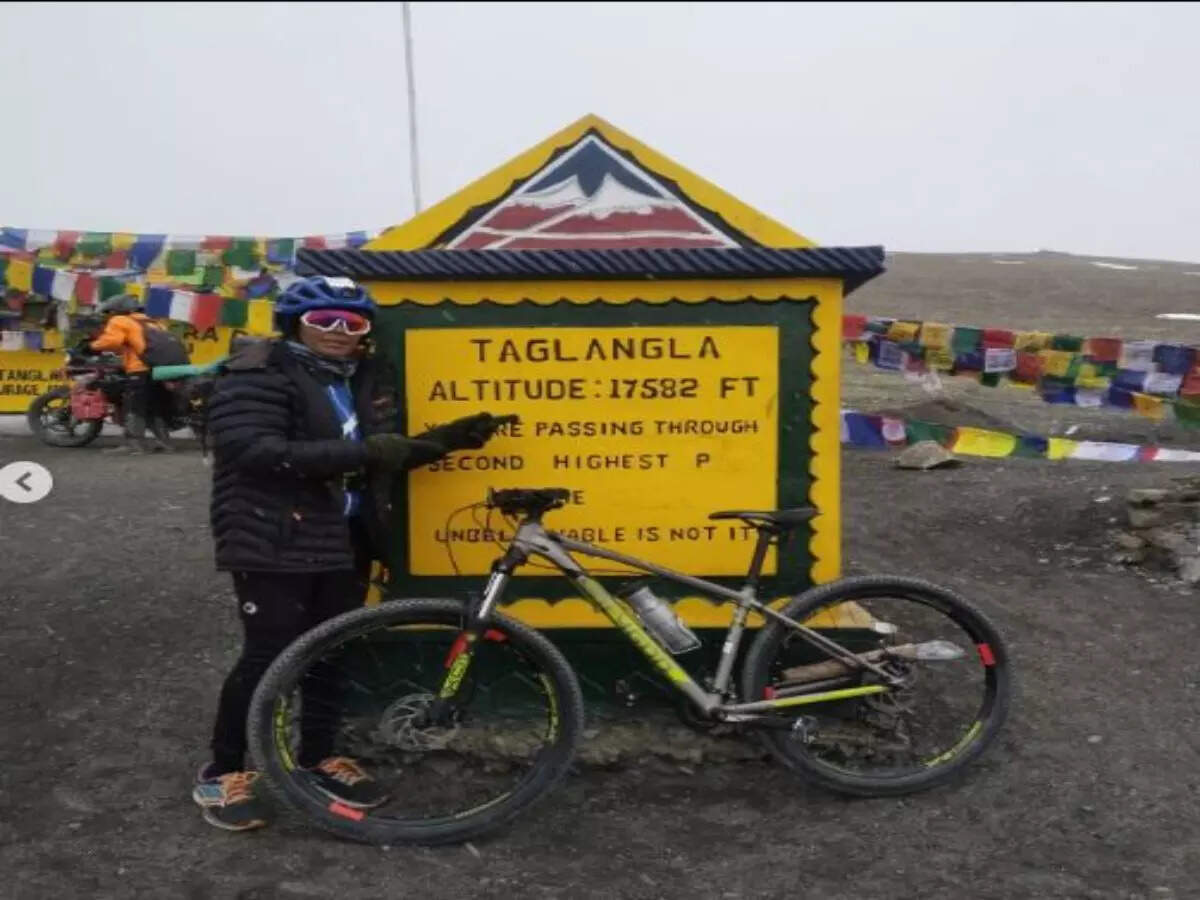 Pune cyclist becomes first woman to complete Leh-Manali route in 55 hours! Pune cyclist becomes first woman to complete Leh-Manali route in 55 hours!