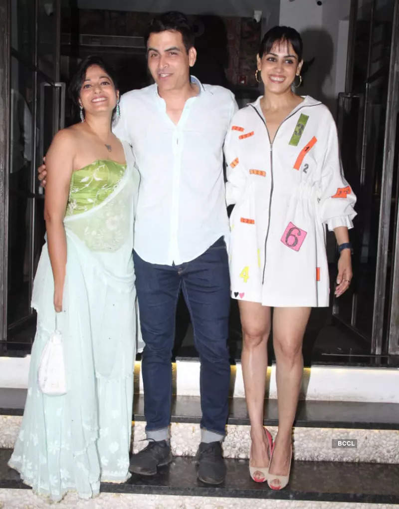 Genelia Deshmukh stuns in a white dress at the wrap-up party of Trial Period