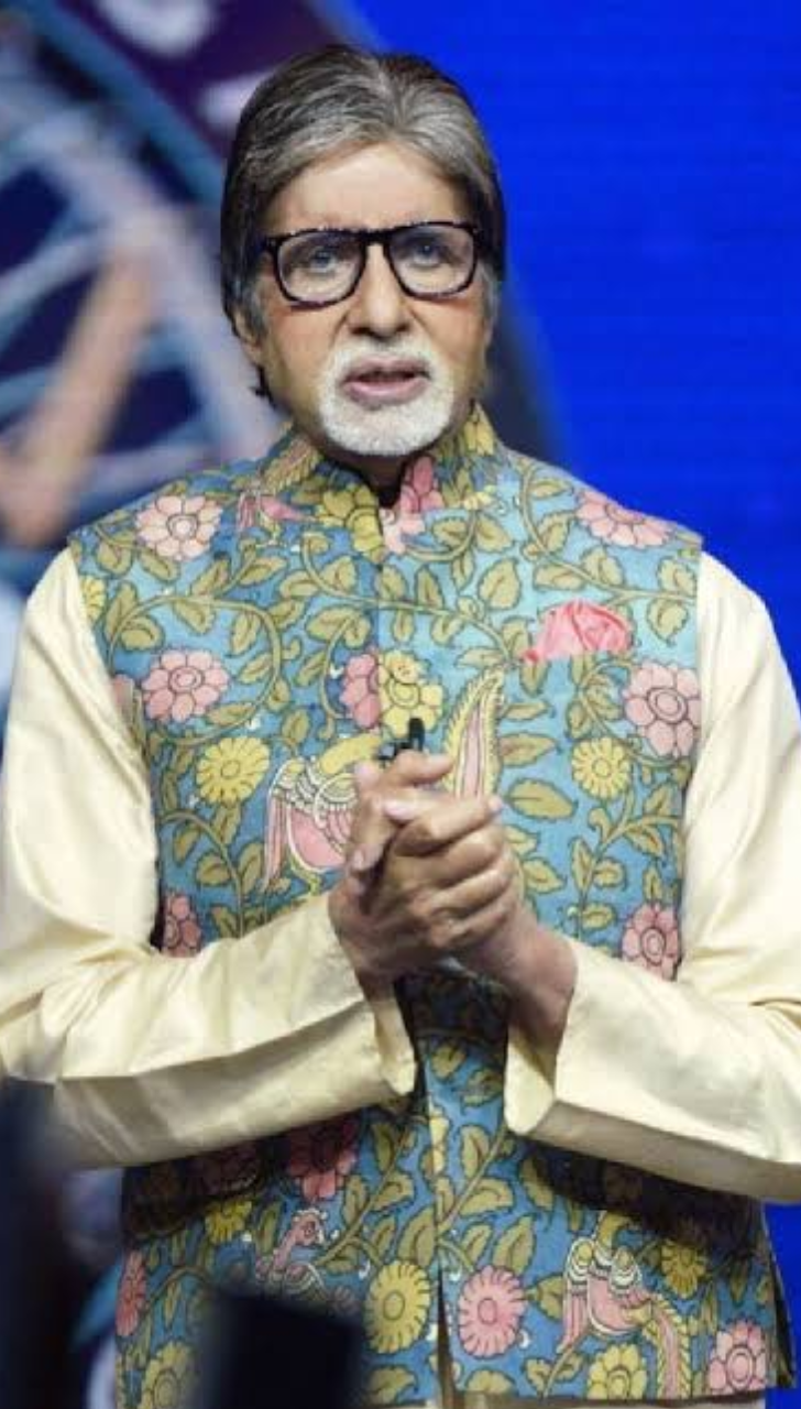 amitabh bachchan dress designer Amitabh Bachchan: a timeless actor whose presence on screen is simply magnetic. #amitabhbachchan #bigb #styleicon #bollywood #celebrityfashion #celebstyle #menswear #mensfashion #bespoke #jadeblue #whatyouwearmatters #since1981 #fabric [Amitabh