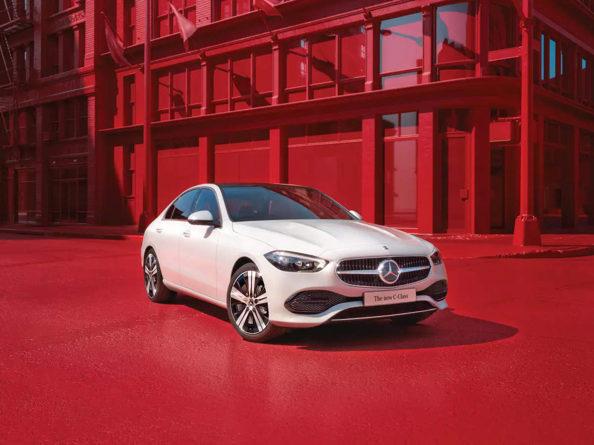 Được thiết kế để tạo ra sự hoàn hảo từ mọi góc độ, Mercedes-Benz C-Class sẽ đem đến cho bạn một trải nghiệm lái xe mượt mà và đầy hứng khởi. Những hình ảnh liên quan đến chiếc xe hơi này sẽ khiến bạn cảm thấy phấn khích và mơ mộng. 