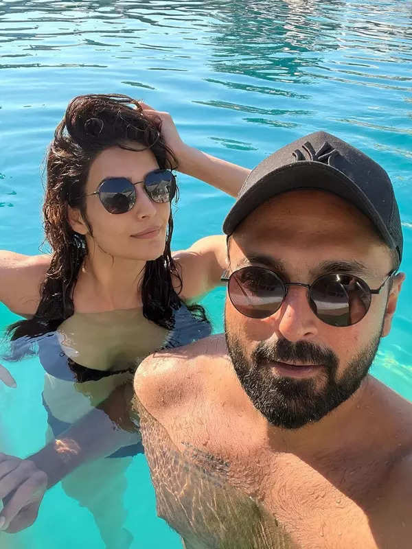 Karishma Tanna shares postcard-worthy pictures from her holiday in France