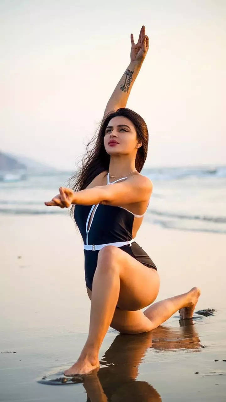 Aashka Goradia is giving us all major fitness goals through yoga