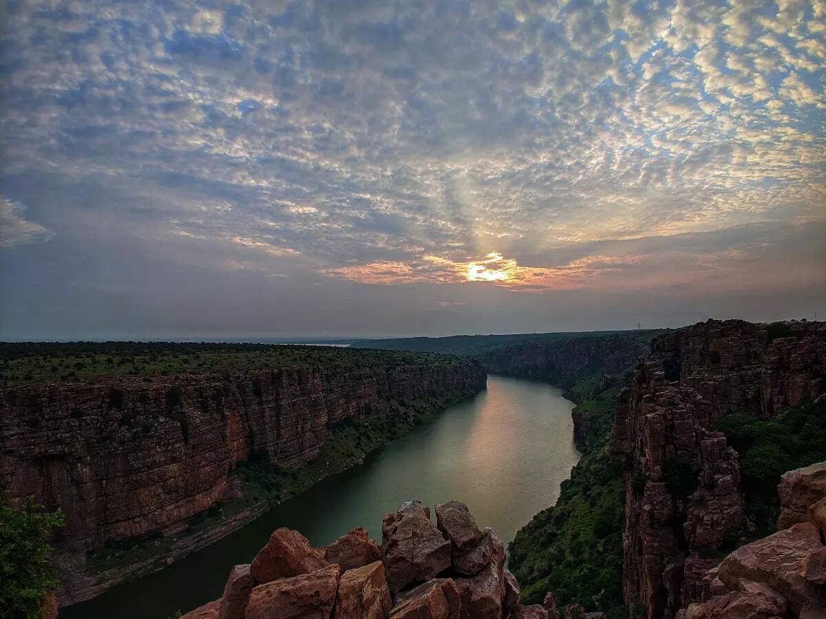What makes Gandikota Canyon in Andhra Pradesh so popular? What makes Gandikota Canyon in Andhra Pradesh so popular?