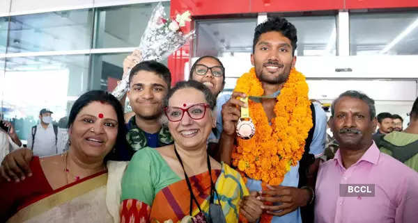 India's CWG 2022 stars welcomed back home