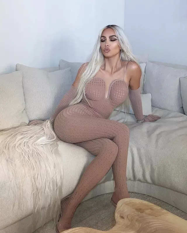 Kim Kardashian captivates fans with her alluring pictures