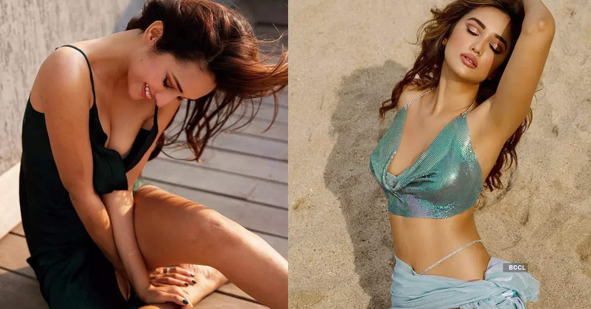 These glamorous pictures of Tiger Shroff's rumoured girlfriend Akanksha Sharma make heads turn on the internet