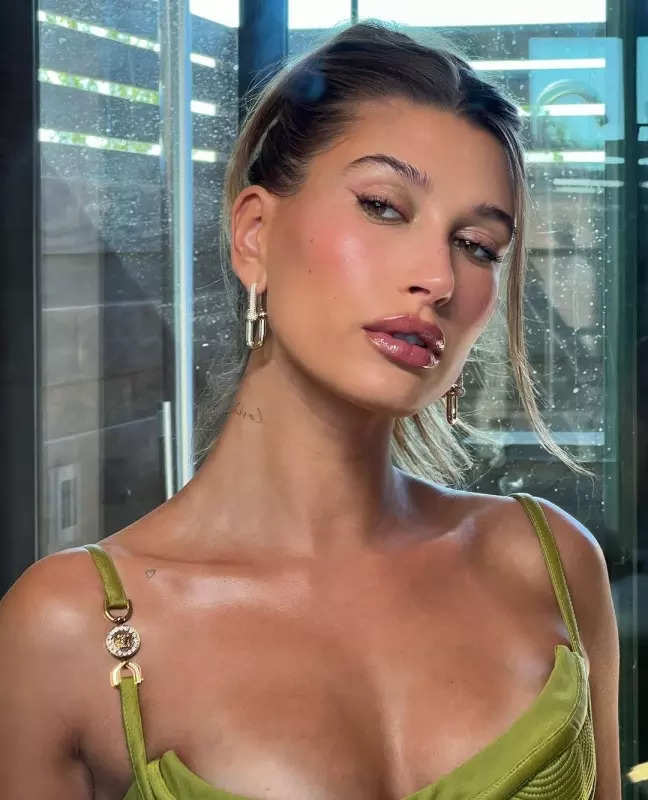 Hailey Bieber ups the glam quotient with her alluring pictures