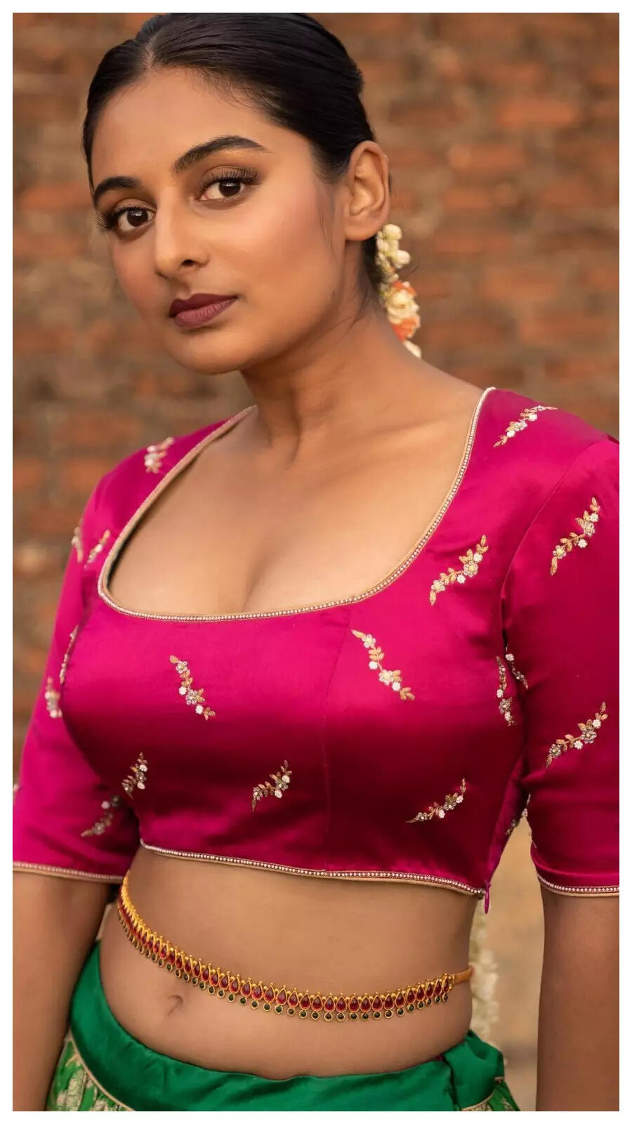 Esther anil navel