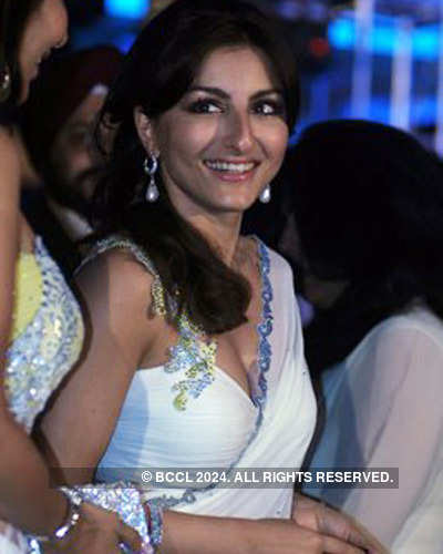 Stars at Delhi Couture Week '11