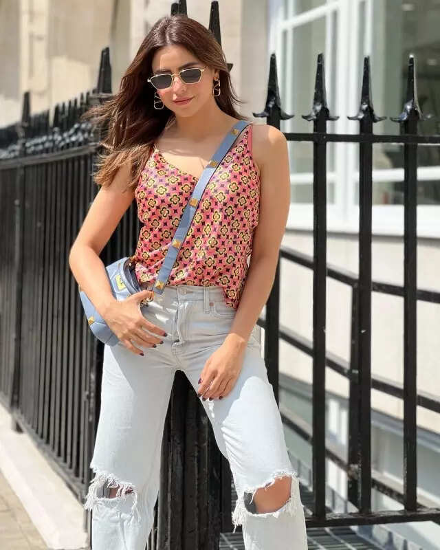 <BR> sets the temperature soaring with these pictures!