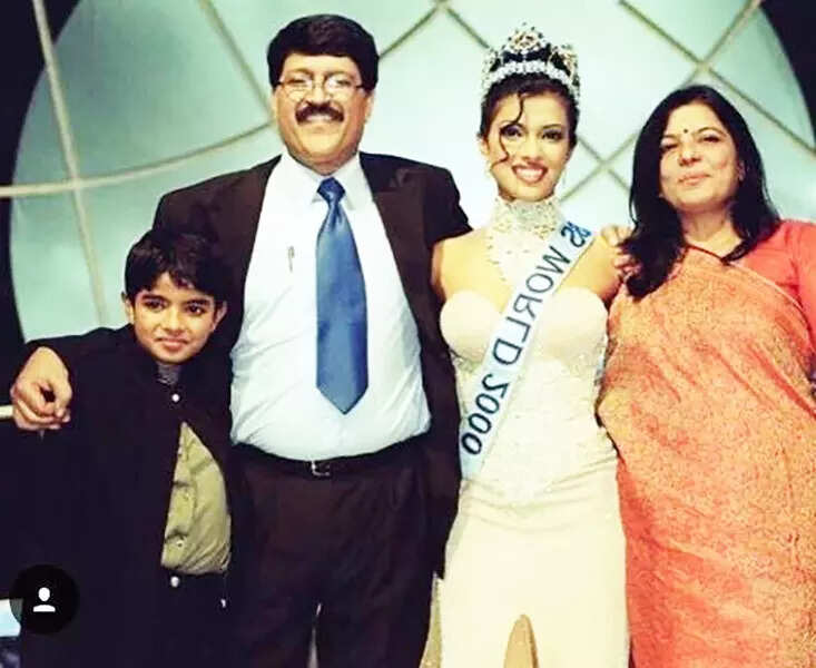 This unseen childhood picture of Priyanka Chopra with her dad will surely melt your heart